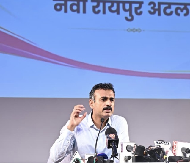 इलेक्ट्रॉनिक्स एवं सूचना प्रौद्योगिकी विभाग डिजिटल नवाचारों के माध्यम से सुशासन सशक्त*  *राज्य में डिजिटल सुशासन को नई दिशा प्रदान करने के लिए निरंतर कार्यरत*